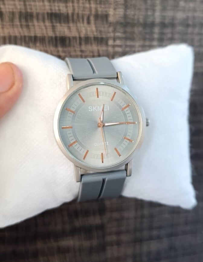 Quartz SKMEI Sleek Watch
