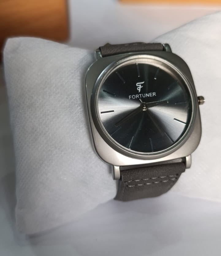 Fortuner Sleek Design Watch