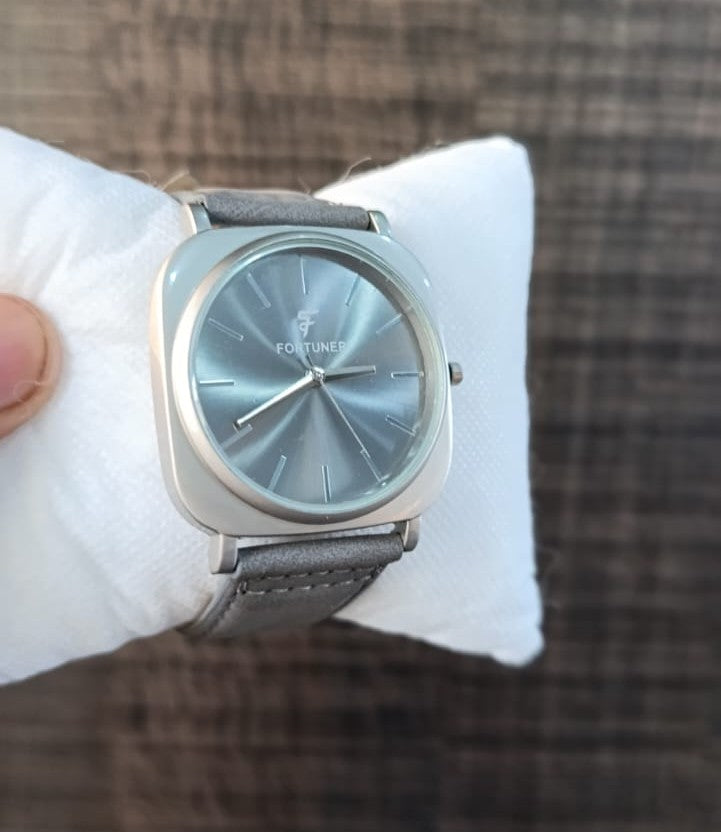 Fortuner Sleek Design Watch
